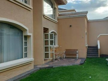 Venta casa 3 dormitorios, amplio jardín, Urbanización Exclusiva, Miravalle