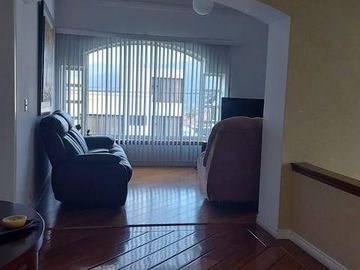 Venta casa 3 dormitorios, amplio jardín, Urbanización Exclusiva, Miravalle