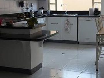 Venta casa 3 dormitorios, amplio jardín, Urbanización Exclusiva, Miravalle