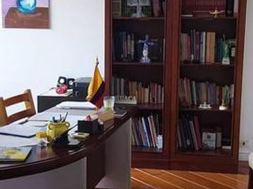 Venta casa 3 dormitorios, amplio jardín, Urbanización Exclusiva, Miravalle