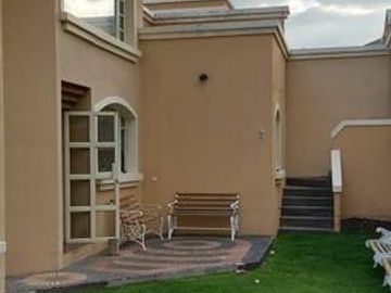 Venta casa 3 dormitorios, amplio jardín, Urbanización Exclusiva, Miravalle