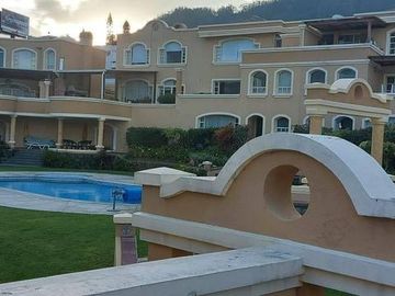 Venta casa 3 dormitorios, amplio jardín, Urbanización Exclusiva, Miravalle