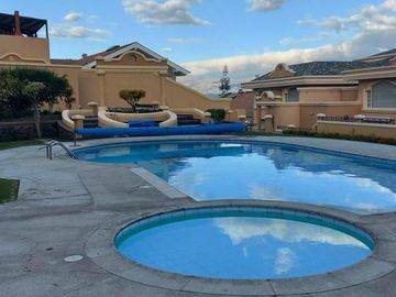 Venta casa 3 dormitorios, amplio jardín, Urbanización Exclusiva, Miravalle