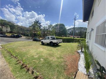 CASA CLAYTON VENTA DIVIDIDA EN 2 APARTAMENTOS