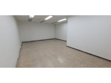 Local / Bodega con Oficinas en Arriendo en Alamos