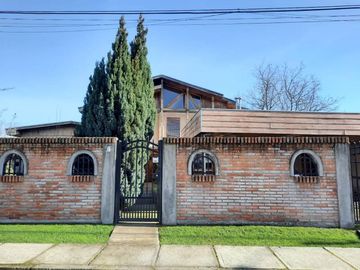 Vendo hermosa casa en sector Los Poetas