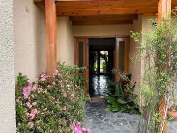 Vendo hermosa casa en sector Los Poetas