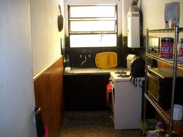 AMPLIO DEPTO 2DO PISO POR ESCALERA AL CONTRAFRENTE 40 M2 MUCHO SOL