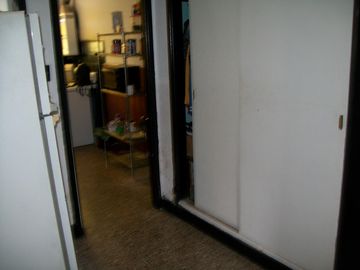AMPLIO DEPTO 2DO PISO POR ESCALERA AL CONTRAFRENTE 40 M2 MUCHO SOL