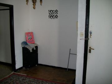 AMPLIO DEPTO 2DO PISO POR ESCALERA AL CONTRAFRENTE 40 M2 MUCHO SOL