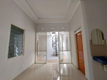 Rumah Manyar Jaya STRATEGIS, BAGUS