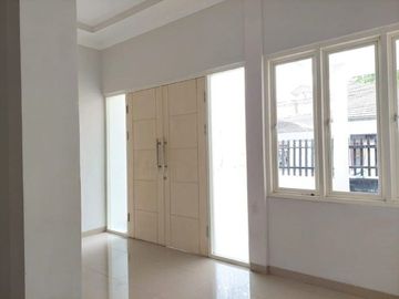Rumah Manyar Jaya STRATEGIS, BAGUS