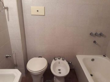 SE VENDE EN CAPITAL 3 AMBIENTES sobre Av CABILDO