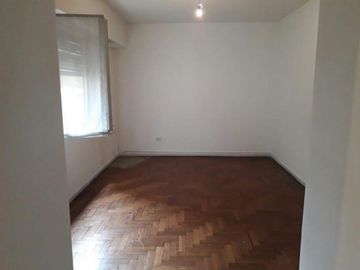 SE VENDE EN CAPITAL 3 AMBIENTES sobre Av CABILDO