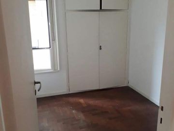 SE VENDE EN CAPITAL 3 AMBIENTES sobre Av CABILDO