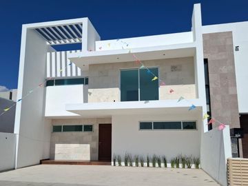 Casa en Lomas de Juriquilla con Roof Garden J2