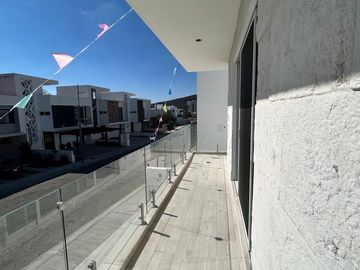 Casa en Lomas de Juriquilla con Roof Garden J2
