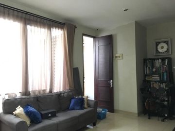 Rumah 2 lantai dalam komplek bintaro jaya