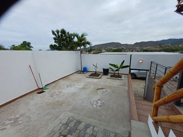 Puerto Lopez: Se Vende Casa Cerca del Mar y en Zona Rural en Puerto Lopez