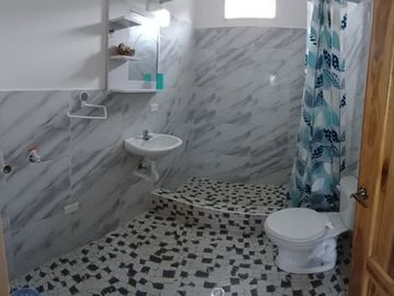 Puerto Lopez: Se Vende Casa Cerca del Mar y en Zona Rural en Puerto Lopez