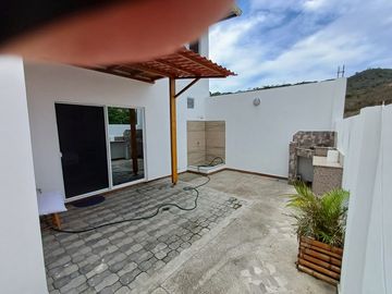 Puerto Lopez: Se Vende Casa Cerca del Mar y en Zona Rural en Puerto Lopez