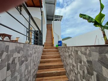 Puerto Lopez: Se Vende Casa Cerca del Mar y en Zona Rural en Puerto Lopez