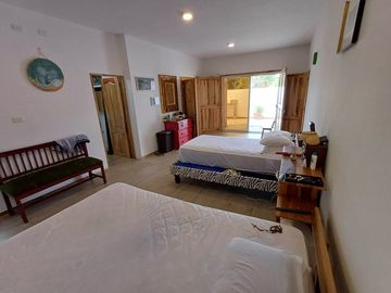 Puerto Lopez: Se Vende Casa Cerca del Mar y en Zona Rural en Puerto Lopez