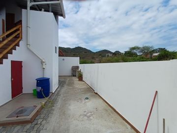 Puerto Lopez: Se Vende Casa Cerca del Mar y en Zona Rural en Puerto Lopez