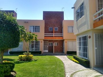 Casa en venta en condominio Los Sauces