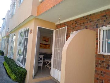 Casa en venta en condominio Los Sauces