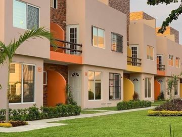 Casa en venta en condominio Los Sauces
