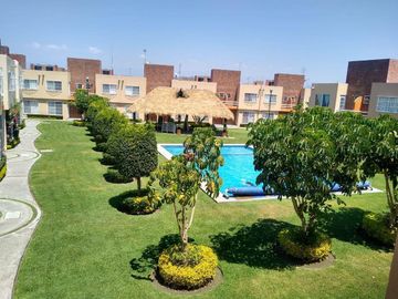 Casa en venta en condominio Los Sauces