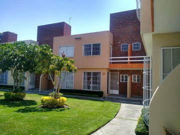 Casa en venta en condominio Los Sauces