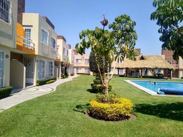 Casa en venta en condominio Los Sauces