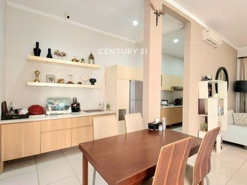 Rumah Bagus Siap Huni Di Emerald District 7120