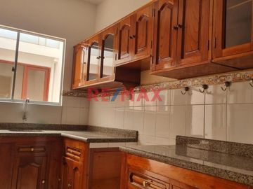 ✨ ¡Oportunidad Única en Urb Cafe Perú, Chiclayo! ✨

Descubre tu futuro hogar en este espacioso y acogedor condominio , ubicado en una de las áreas m