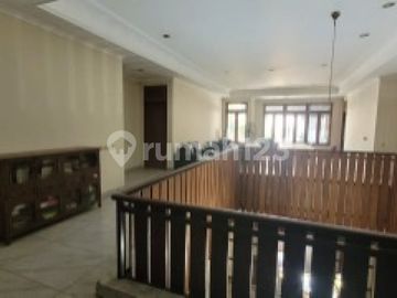 Rumah Megah Jalàn 2 Jalur Dekat Jalur Lrt Ke Manggarai Rumah