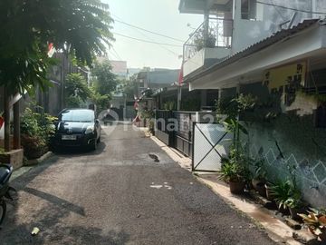 Rumah Asri 1,5 Lantai Siap Huni Lokasi Strategis di Gandaria, Jakarta Selatan