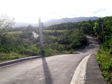 ELEVATED UPHILL 195 SQM OVERLOOKING. CONSOLACION CEBU LOT FOR SALE AT VISTA VERDE