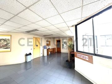 VENTA PROPIEDAD 2 PISOS STGO. BARRIO REPUBLICA