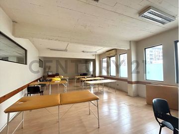 VENTA PROPIEDAD 2 PISOS STGO. BARRIO REPUBLICA
