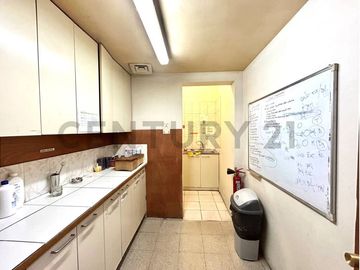 VENTA PROPIEDAD 2 PISOS STGO. BARRIO REPUBLICA