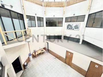VENTA PROPIEDAD 2 PISOS STGO. BARRIO REPUBLICA
