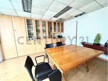 VENTA PROPIEDAD 2 PISOS STGO. BARRIO REPUBLICA