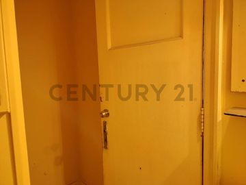 Se vende oficina en Santiago Centro.