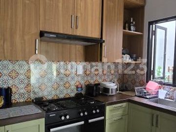 Rumah Tidak Nempel Tetangga di Kencana Loka BSD City