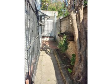 Casa + depto a metros de Av. Alvear.