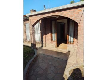 Casa + depto a metros de Av. Alvear.