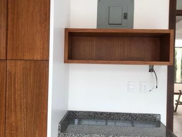 IBARRA, ECUADOR, VENDO MODERNA CASA POR ESTRENAR