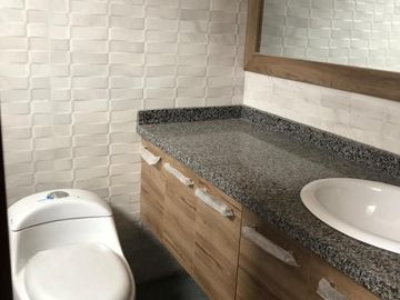 IBARRA, ECUADOR, VENDO MODERNA CASA POR ESTRENAR